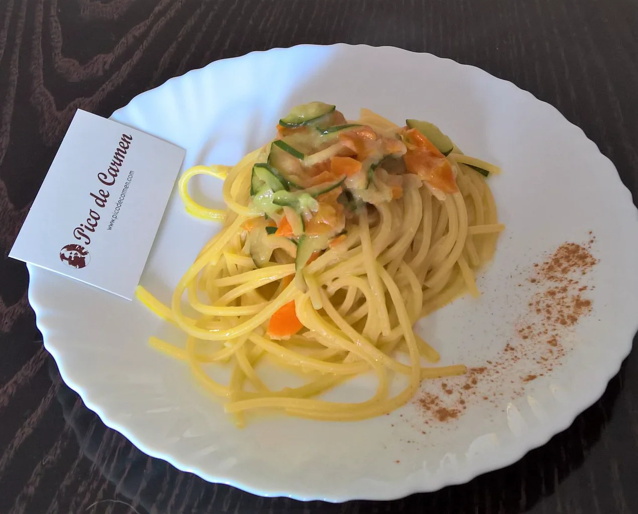 Spagheti con verdure con cremolata alla cannell